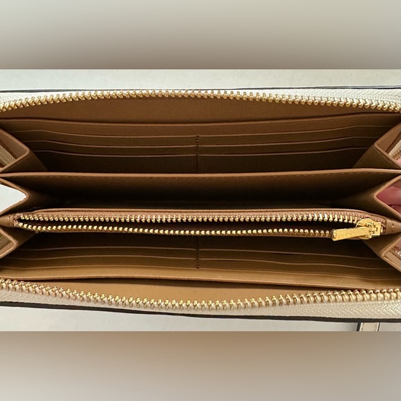 Coach Long Zip Around Wallet With Quilting - Chalk - Picture 3 of 3